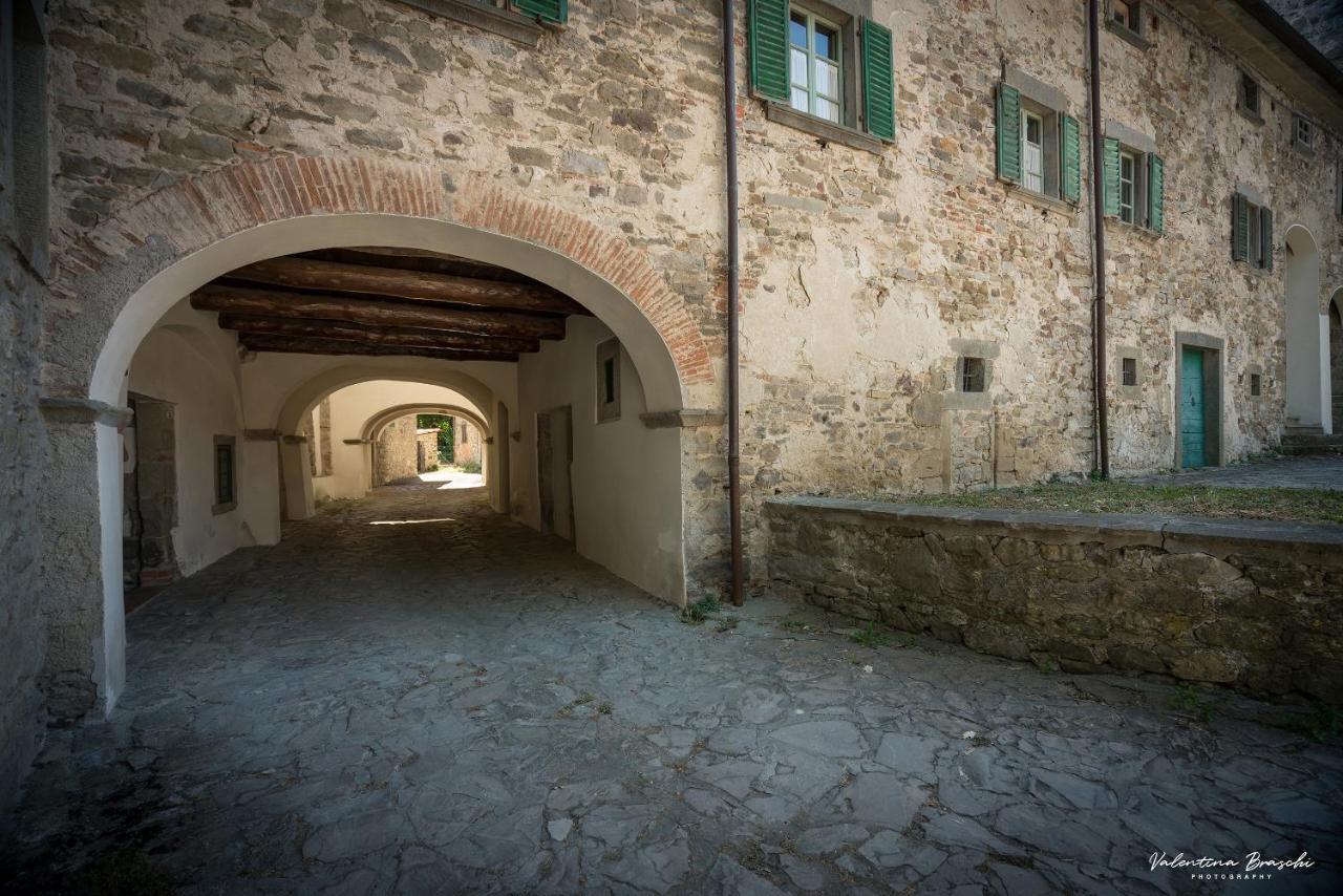 Вилла Castello Di Sarna Кьюзи-делла-Верна Экстерьер фото